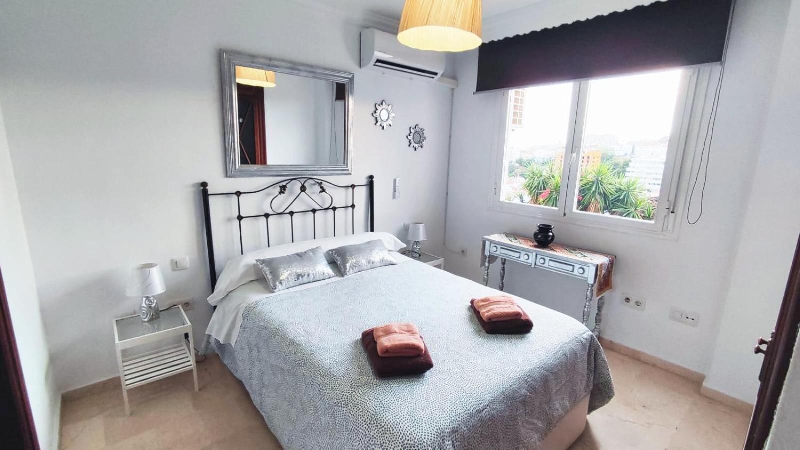 2Bdr Sunny Apartment With Pool And Private Parking In Benalmadena Exterior photo